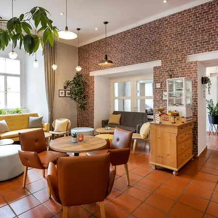 Отель Jufa - Self Check-in 3*