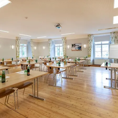 Отель Jufa - Self Check-in Юденбург