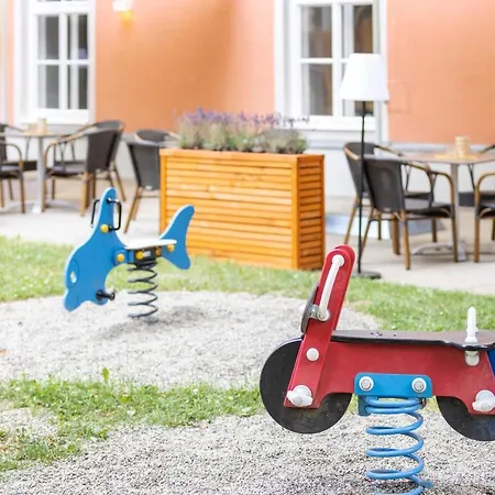 Jufa - Self Check-in Отель Юденбург