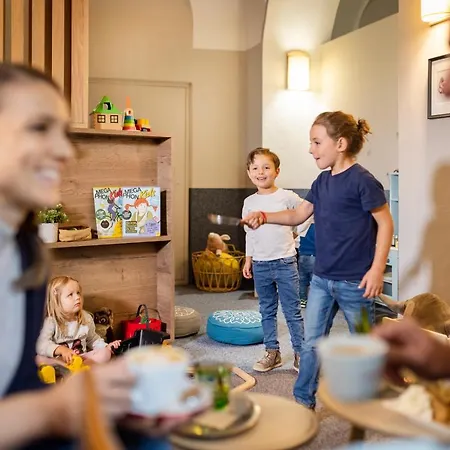 Jufa - Self Check-in 尤登堡