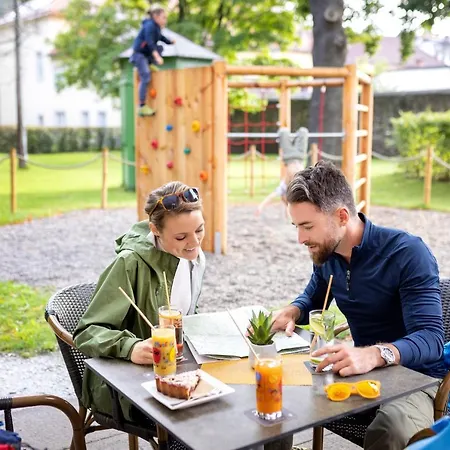 Jufa - Self Check-in 3*