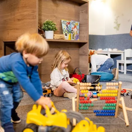 Jufa - Self Check-in Отель Юденбург