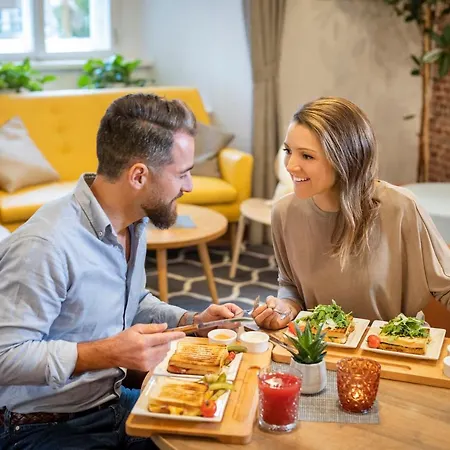 Jufa - Self Check-in 3* 尤登堡