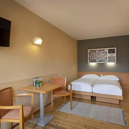 Jufa - Self Check-in 尤登堡